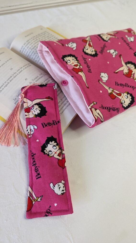 Protège livre format poche , Betty Boop , avec son marque page assorti – Image 2