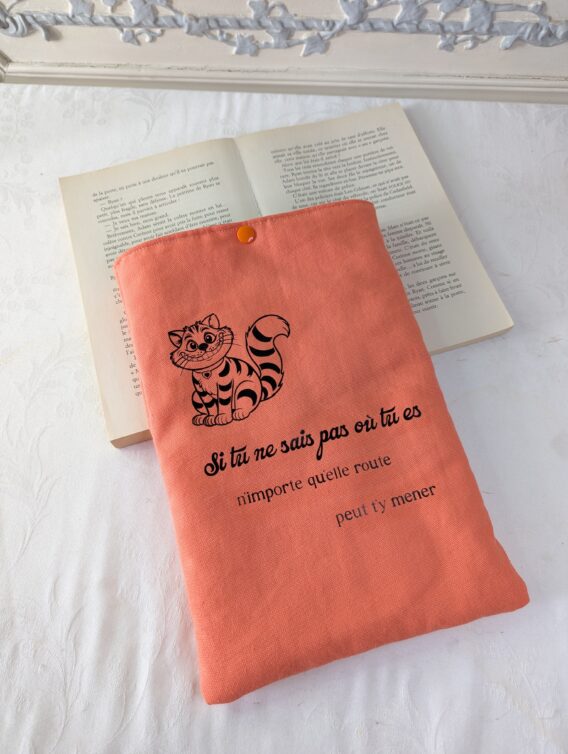 Housse ,protège livre format broché  Chat Alice au pays des merveilles