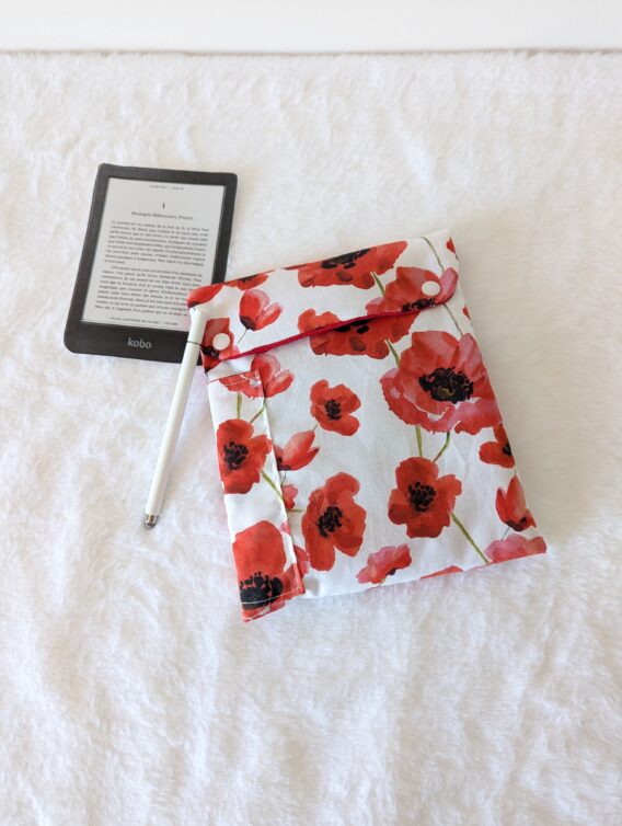 Protège liseuse , avec compartiment pour le stylet , des coquelicots