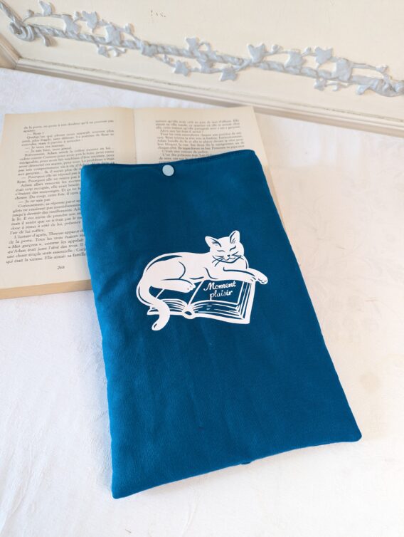 Housse ,protège livre format broché  Un chat / un livre : moment plaisir