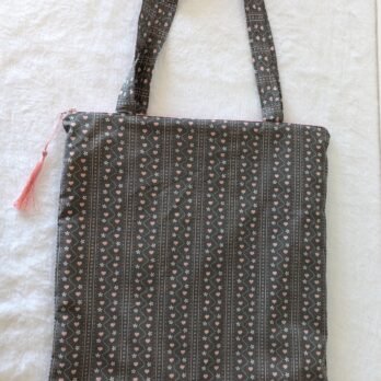 Sac tote bag , doublé, Zippé , avec une poche intérieure, des coeurs roses