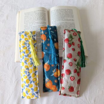 Lot de 3 marques page  rectangles rembourrés, avec pompon , des fruits