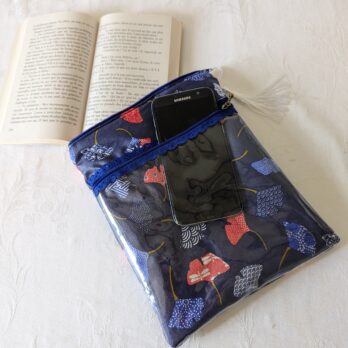 Protège livre Imperméable, format poche , avec 2 poches  zippées , feuilles ginko bleu marine