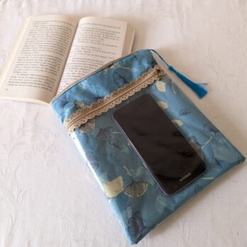 Protège livre Imperméable, format poche , avec 2 poches  zippées , feuilles ginko bleu clair