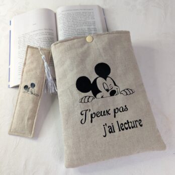 Protège livre format poche ,J'peux pas j'ai lecture , mickey