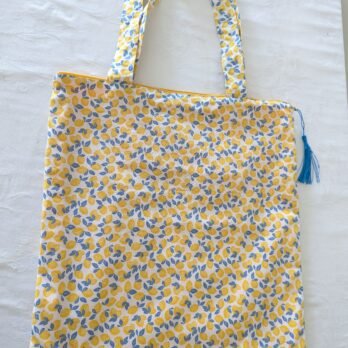Sac tote bag , doublé, Zippé , avec une poche intérieure, des citrons