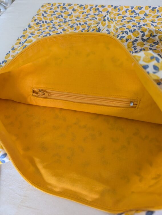 Sac tote bag , doublé, Zippé , avec une poche intérieure, des citrons – Image 2