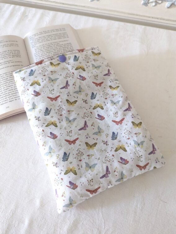 Protège livre format poche ,  petits papillons