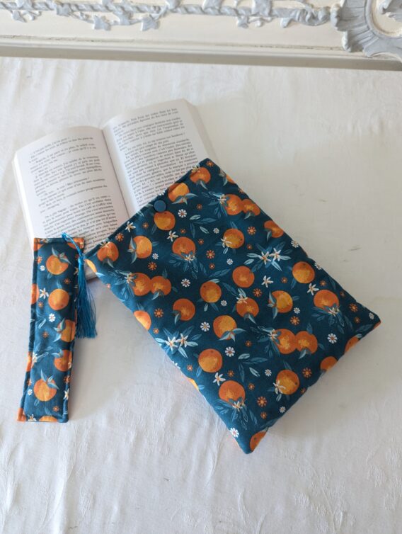 Housse ,protège livre format broché ,des oranges avec Marque Page assorti