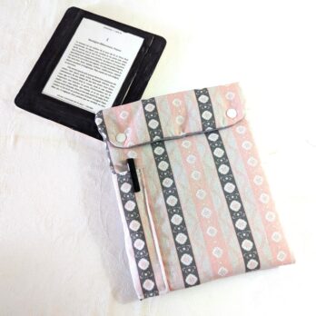Protège liseuse , avec compartiment pour le stylet , shabby chic gris/rose