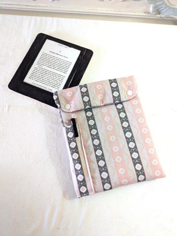 Protège liseuse , avec compartiment pour le stylet , shabby chic gris/rose