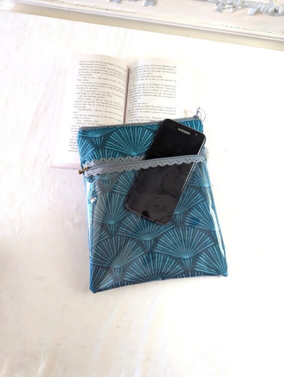Protège livre Imperméable, format poche , avec 2 poches  zippées ,éventails vert canard