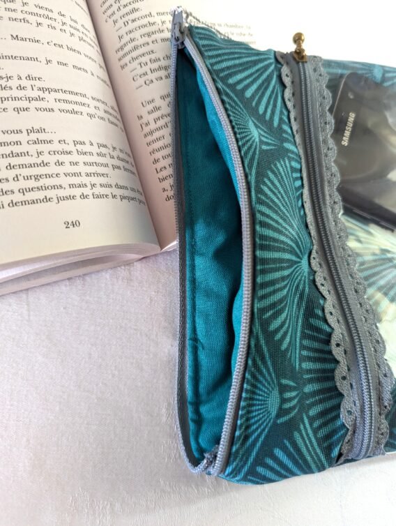 Protège livre Imperméable, format poche , avec 2 poches  zippées ,éventails vert canard – Image 2