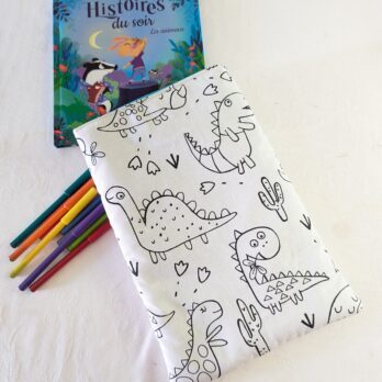 Protège livre, réversible , à colorier ,  lavable et recolorier ,les dinosaures/ éléphants