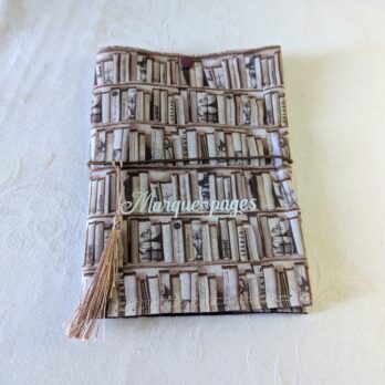RESERVEE pour Laure H.Pochette pour ranger les marque-pages, des livres