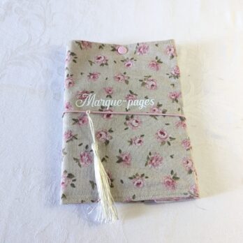 Pochette pour ranger les marque-pages, des petites roses