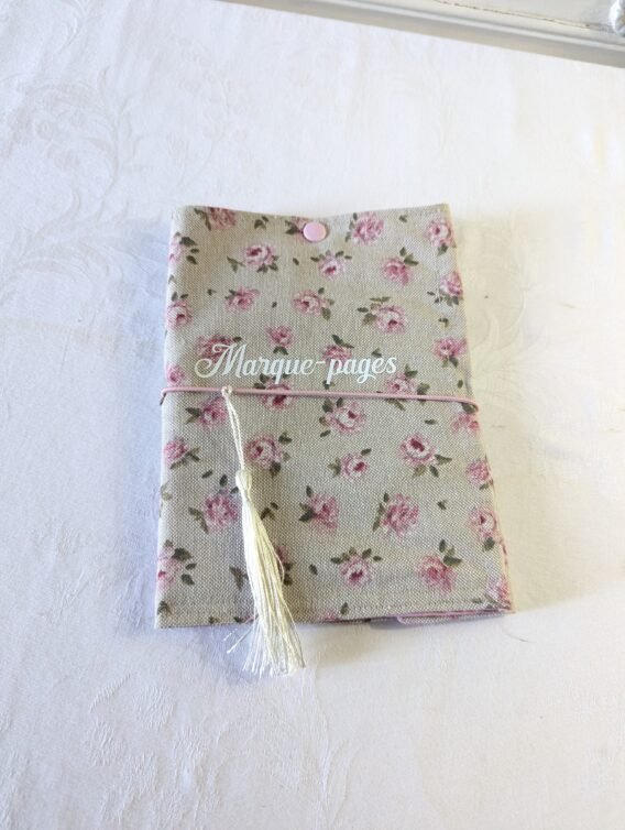 Pochette pour ranger les marque-pages, des petites roses