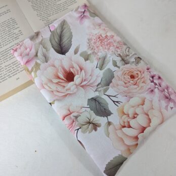 Housse ,protège livre format broché ,des pivoines