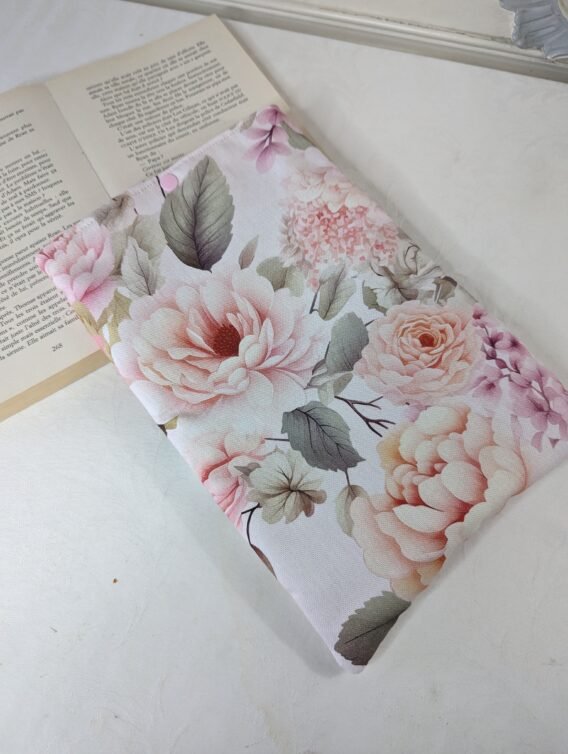 Housse ,protège livre format broché ,des pivoines