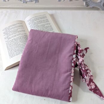 Protège livre format poche ,  velours rose/ fleurs de cerisiers