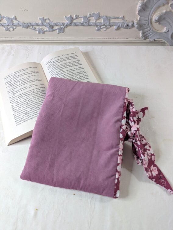 Protège livre format poche ,  velours rose/ fleurs de cerisiers