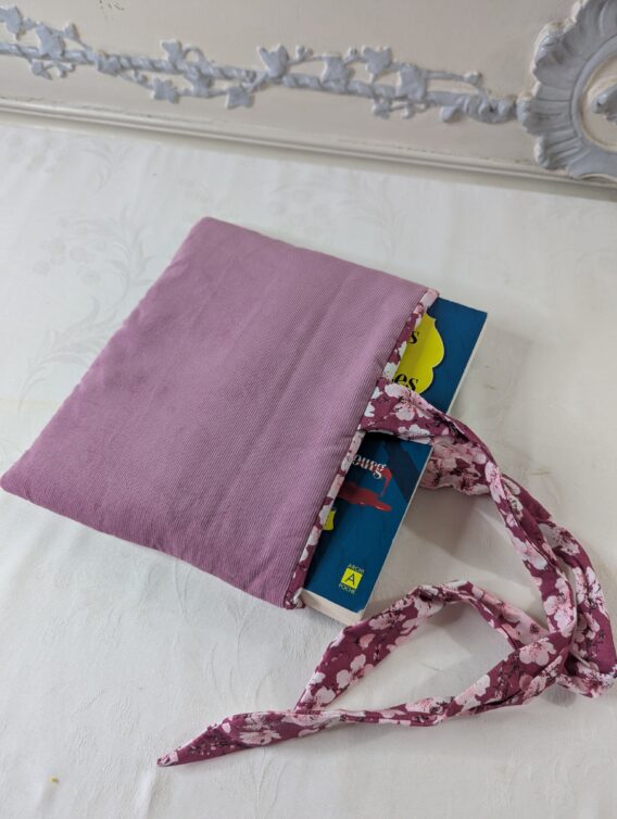 Protège livre format poche ,  velours rose/ fleurs de cerisiers – Image 2