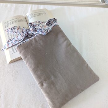 Protège livre format poche ,  velours beige / grains de riz