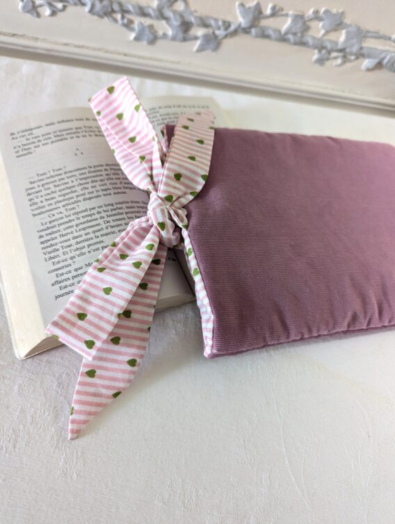 Protège livre format poche ,  velours rose / coeurs – Image 2