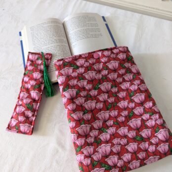 Protège livre format poche ,  des tulipes
