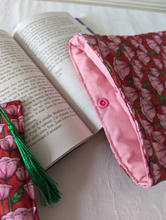 Protège livre format poche ,  des tulipes – Image 2