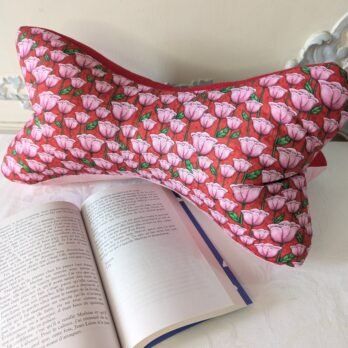 Coussin de lecture  ,cale nuque ,des tulipes