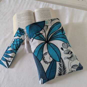 Protège livre format poche ,  des feuilles turquoises
