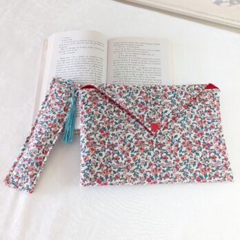 Protège livre format poche ,  liberty rouge / vert canard avec MP assorti