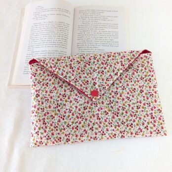 Pochette  livre format poche ,rembourrée , liberty rouge /ocre