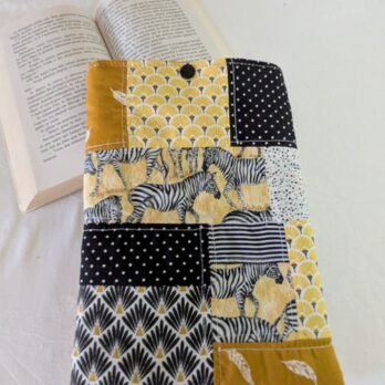 Protège livre format poche , patchwork jaune / noir / zébre