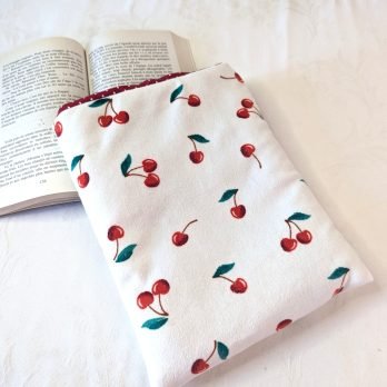 Protège livre format poche , pilou pilou des cerises