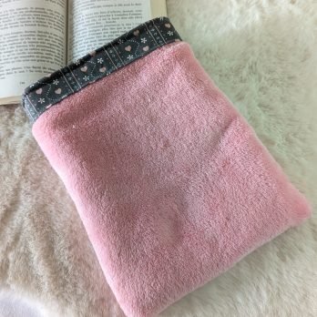 Protège livre format poche , pilou pilou rose petits coeurs