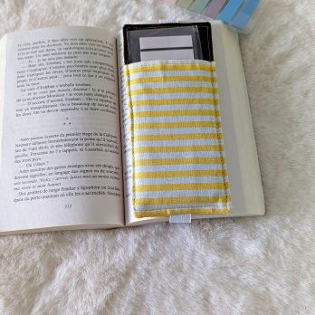 Etui pour stickers et ou crayons ,MP , élastique, jaune