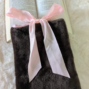 Protège livre format poche , pilou pilou marron/ rose avec un noeud