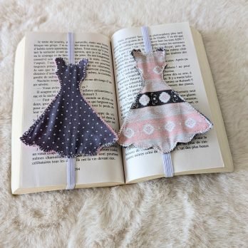 2 marque- pages  modèle robe  ,tons gris/ rose