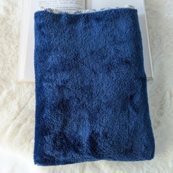 Protège livre format poche , pilou pilou bleu marine / éventails japonais