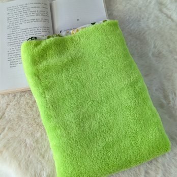 Protège livre format poche , pilou pilou vert flashy/ papillons