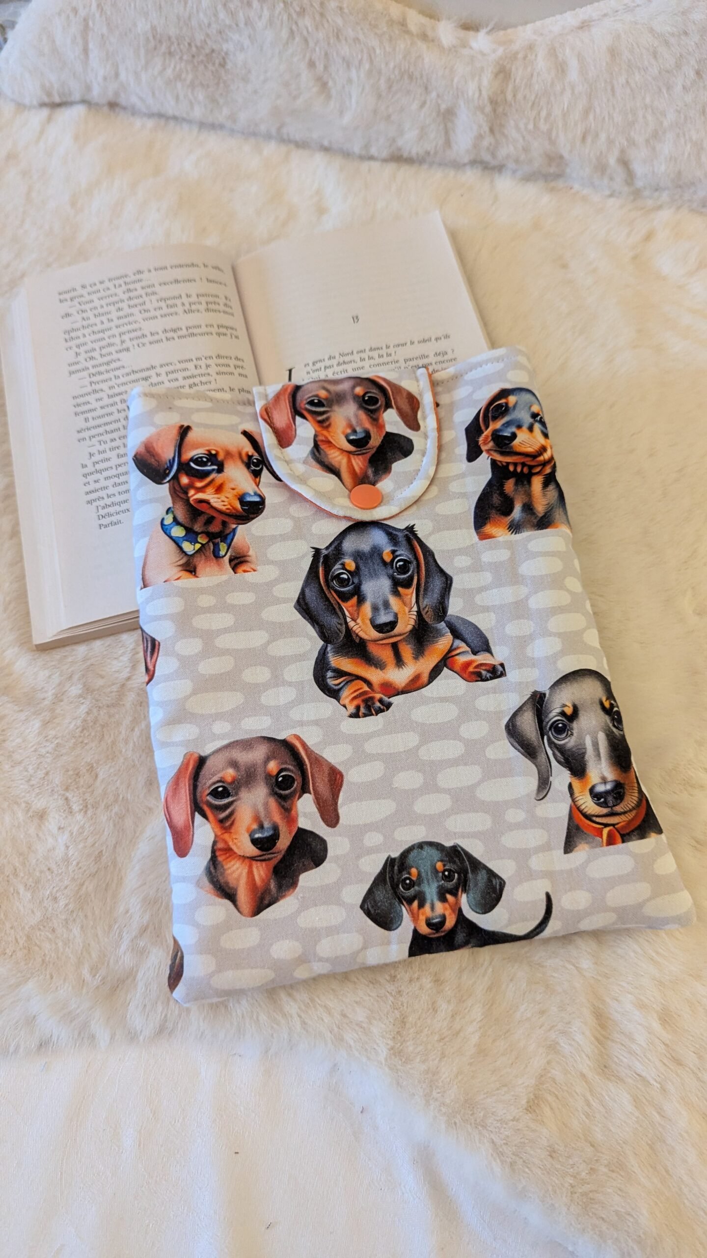 Protège livre format poche , avec rabat, des teckels