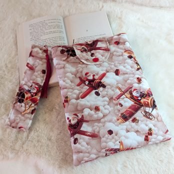 Protège livre format poche , avec rabat,Père Noel en avion  avec MP assorti