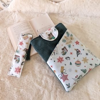 Protège livre format poche , avec poche, rabat / velours vert  , noël  +MP assorti