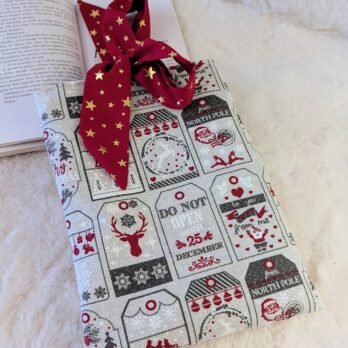 Protège livre format poche ,avec Nœud rouge  ,des étiquettes de Noel