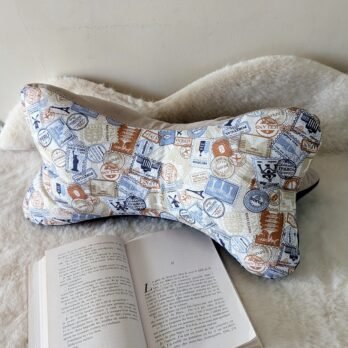 Coussin de lecture , cale nuque , timbres voyages