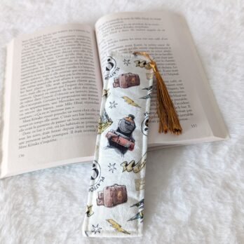 Marque page , en coton , rembourré, avec pompon ,Harry Potter / train