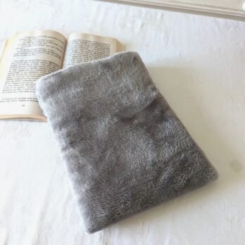 Protège livre format poche , pilou pilou  gris / plumes