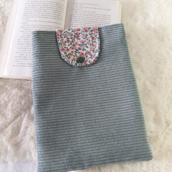 Protège livre format poche / avec rabat ,velours vert / liberty